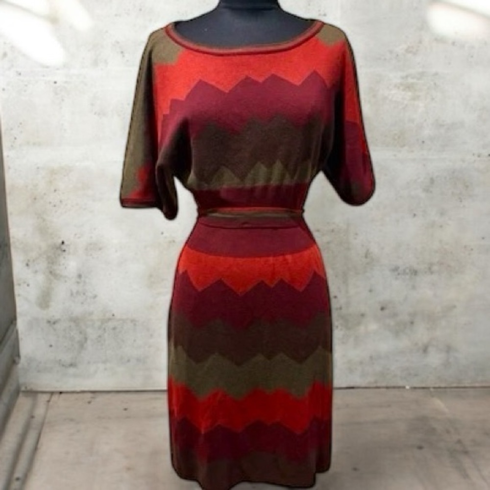 Dress Barn short sleeve Red and Green Knit Chevron Sweater Dress with belt.